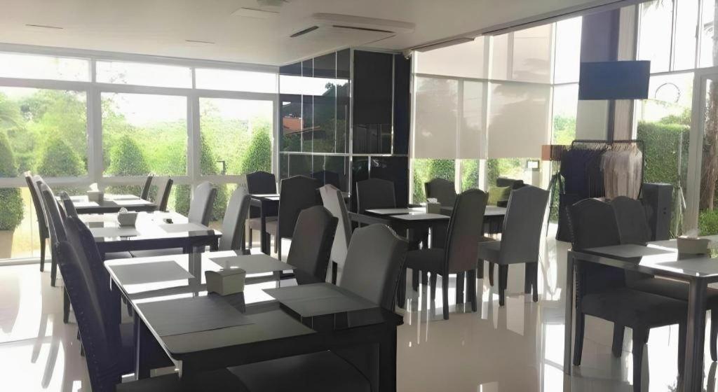Chaisaeng Villa Sing Buri Exterior foto