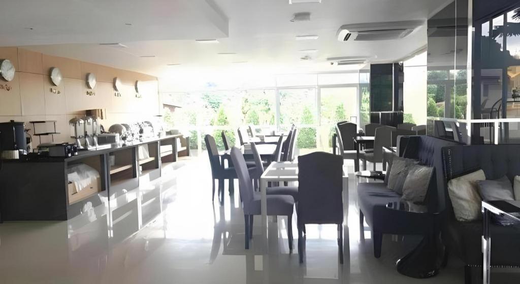 Chaisaeng Villa Sing Buri Exterior foto